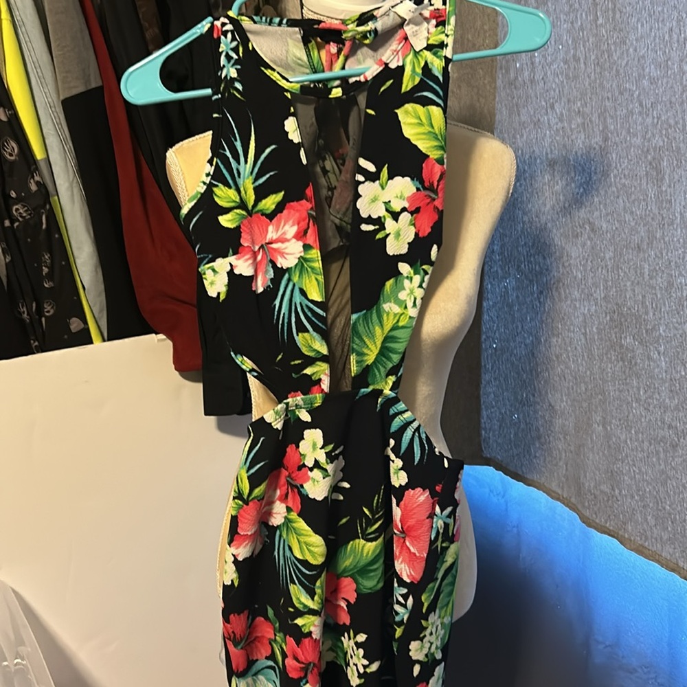 HP 🎊Floral Cutout Dress